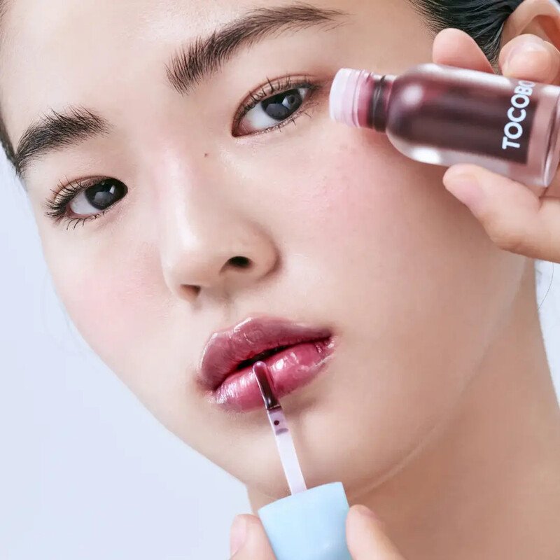 TOCOBO Juicy Berry Plumping Lip Oil 03 Black Cherry – lūpų aliejus 2