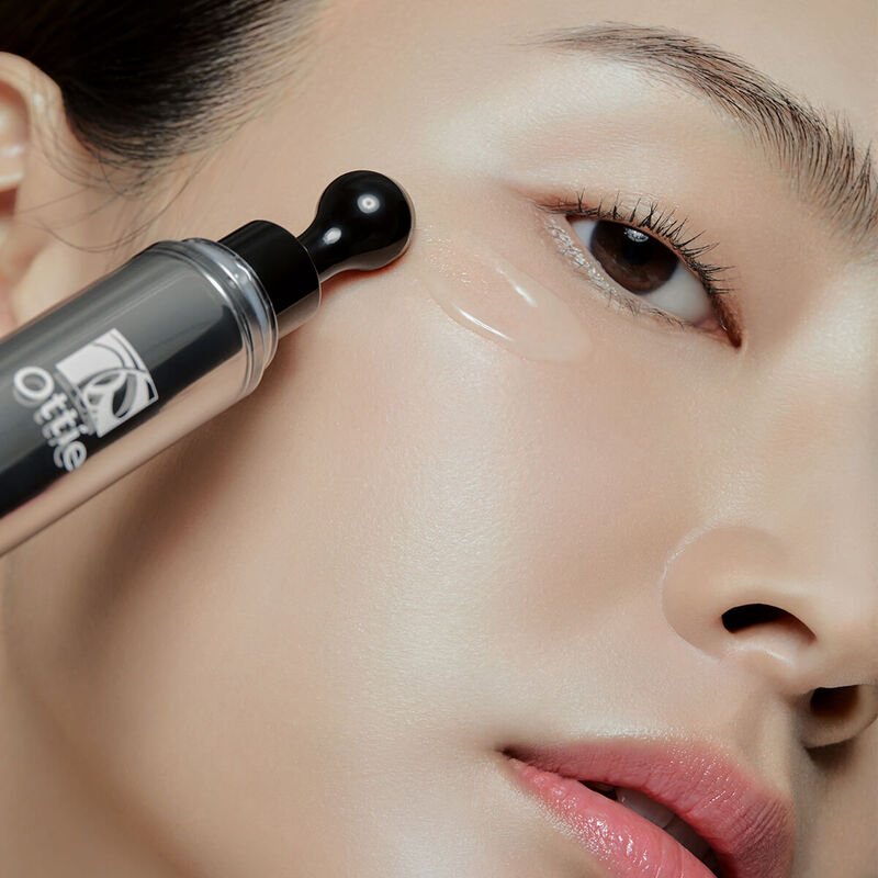 Ottie Platinum Aura Roll-Up Eye Cream – prabangus paakių kremas  1