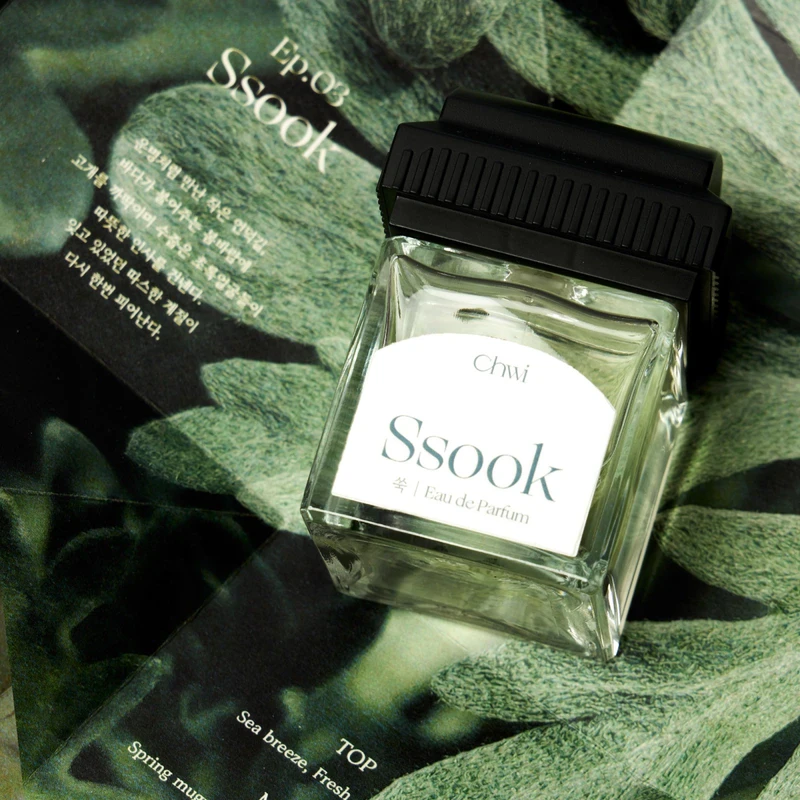 Chwi Ssook Eau De Parfum Young Spring Mugwort – kvepalai su pelynu, šalaviju ir medienos natomis 1