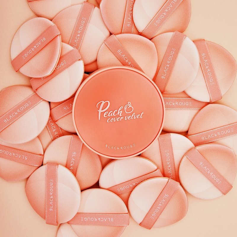 Black Rouge Peach Cover Velvet Cushion SPF50/PA++++ CP01 – makiažo pagrindas