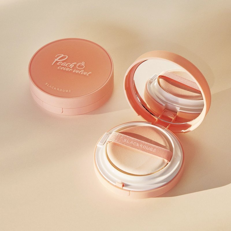 Black Rouge Peach Cover Velvet Cushion SPF50/PA++++ CP02 – makiažo pagrindas